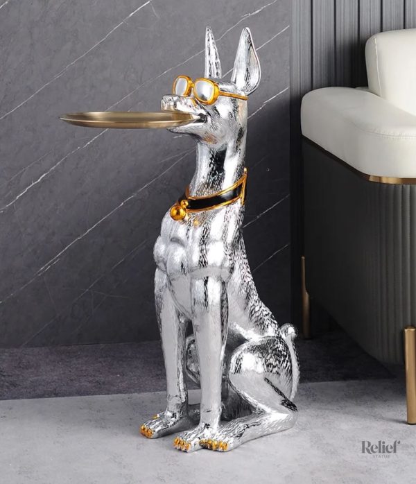 Statue artistique de Dobermann en finition argentée