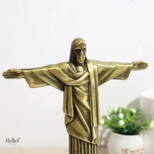 Sculpture métal représentant le Christ Rédempteur