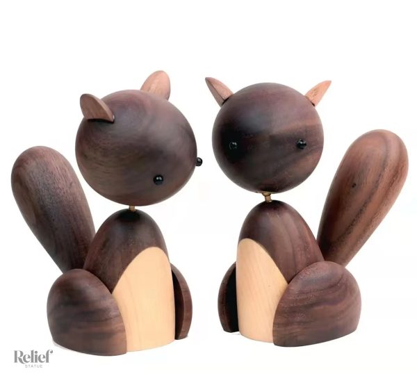 Statue écureuil nordique en bois 11 cm