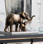 Statue éléphant africain en résine de 30 cm