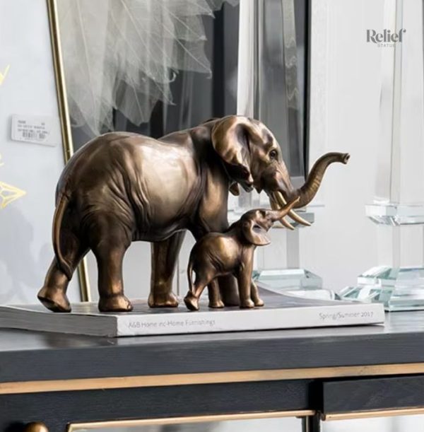 Statue éléphant africain en résine de 30 cm