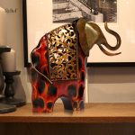 Éléphant décoratif en métal, style contemporain