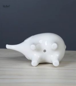 Éléphant décoratif en porcelaine avec pot