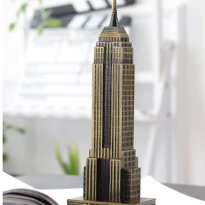 Sculpture en métal représentant l'Empire State Building