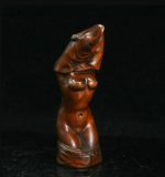 Sculpture en bois représentant une femme nue, 9 cm