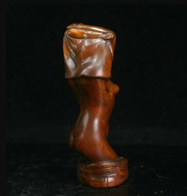 Sculpture en bois de 9 cm, silhouette féminine nu et délicate