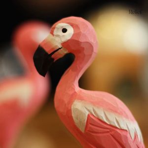 Statue en bois flamant rose 16 cm, décoration élégante