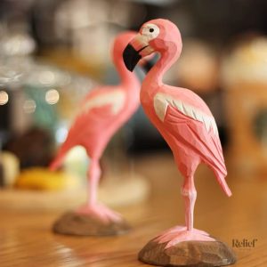 Figurine flamant rose, touche tropicale pour intérieur