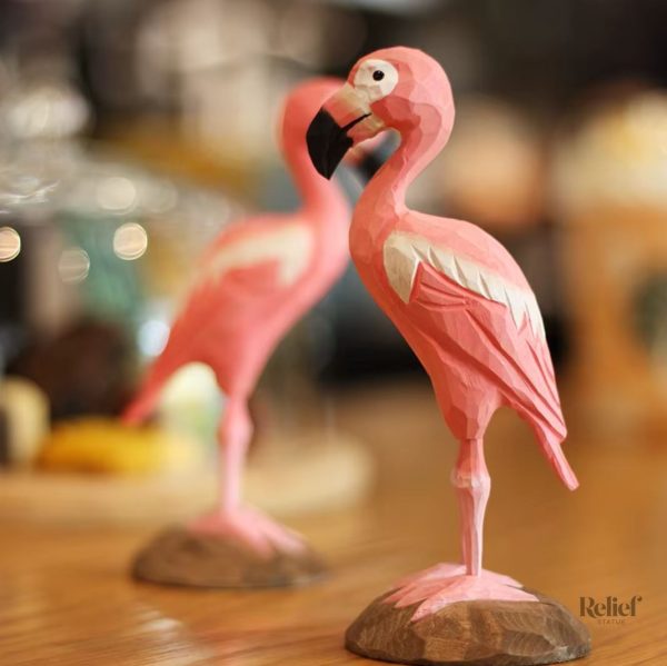 Figurine flamant rose, touche tropicale pour intérieur