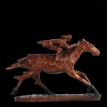 Sculpture en bronze d'un cheval en mouvement