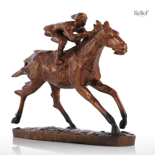 Sculpture décorative d'un cheval majestueux