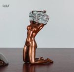 Bronze féminine élégante, 17 cm