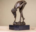 Sculpture féminine en bronze 19 cm, élégance et charme