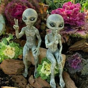 Lot de 2 statues extraterrestres pour embellir votre espace extérieur