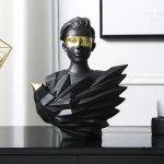 Statue féminine contemporaine, 31 à 41 cm