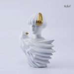Sculpture femme contemporaine, 31-41 cm