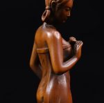 Statue en bois de 20 cm, design simple et raffiné