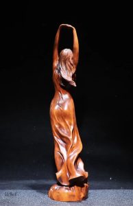 Sculpture décorative femme en bois, 23 cm de hauteur
