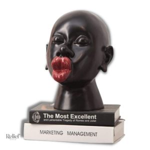 Statue Femme Le Baiser 32 cm en décoration artistique