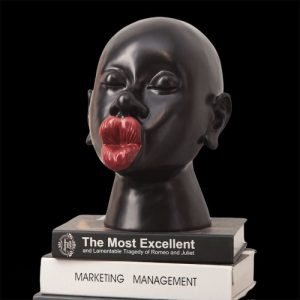 Élégante statue de couple, expression d'amour et de tendresse