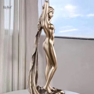Décoration intérieure : statue féminine en design épuré