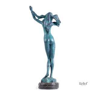 Statue en bronze d'une femme nue, élégante et artistique