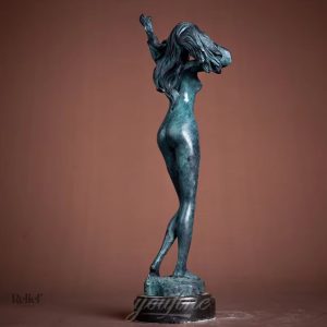 Statue de femme nue en bronze, 37 cm de hauteur
