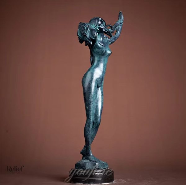Art en bronze : statue féminine au design raffiné