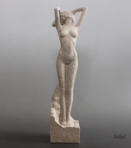 Statue artistique en grès représentant une femme nue