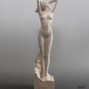 Statue artistique en grès représentant une femme nue