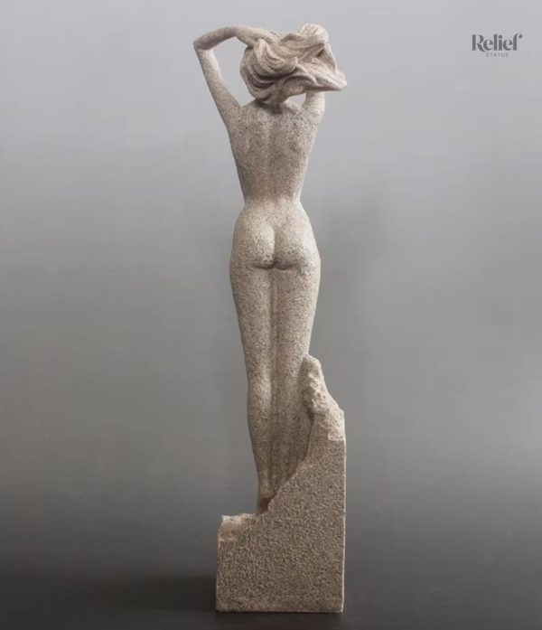 Femme nue en grès, sculpture moderne de 32 cm