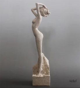 Figurine décorative femme nue, en grès de 32 cm