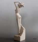 Œuvre d'art en grès : statue femme, 32 cm de design minimaliste