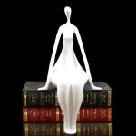 Sculpture artistique de femme nue, design élégant
