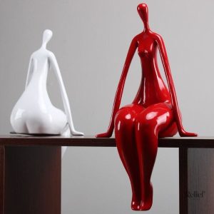 Statue de femme en position ronde, 37 cm de hauteur