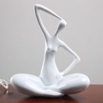Statue de femme nue en position de yoga
