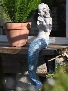 Statue sirène femme en plein air, ajout artistique au jardin