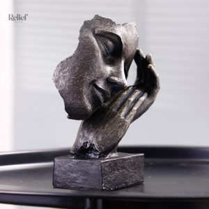 Statue décorative femme effet bronze 22 cm