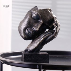 Figurine femme visage style bronze 22 cm