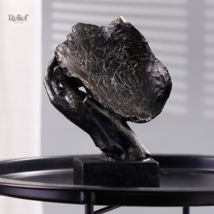 Sculpture élégante femme 22 cm effet bronze