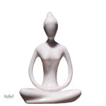 Femme en méditation, statue de yoga zen