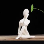 Statuette de femme zen pour intérieur apaisant