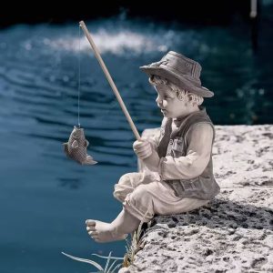 Statue garçon pêcheur 15 cm pour décoration extérieure de jardin