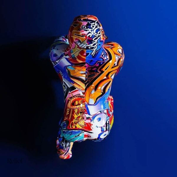 Statue stylisée de gorille, 28 cm, accents multicolores
