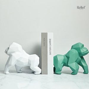 Gorille en résine, objet d'art moderne