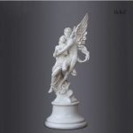 Élégante sculpture de Psyché et Cupidon, design grec