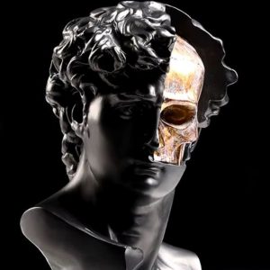 Statue grecque noire avec crâne doré, hauteur 28 cm