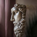 Sculpture inspirée de Zeus, œuvre de la mythologie antique