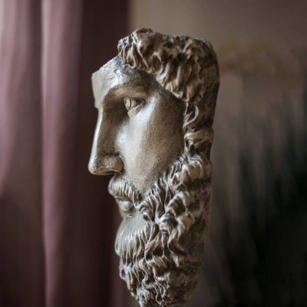 Sculpture inspirée de Zeus, œuvre de la mythologie antique