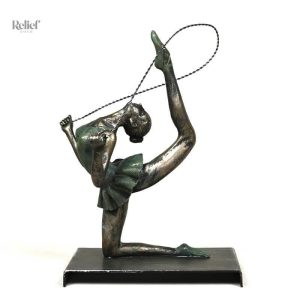 Figure de gymnaste femme en style rétro 27 cm
